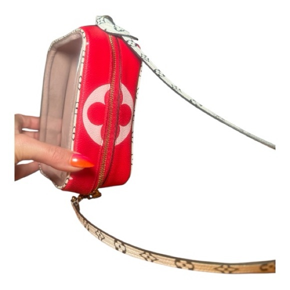 Louis Vuitton Beach Pouch Monogram Giant Red/Pink. - Picture 4 of 6